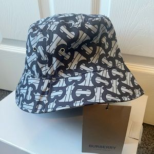 Burberry Bucket hat
